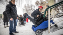 Инженеры устроили тест-драйв инвалидной коляски на крутом пандусе в Новосибирске: что из этого вышло