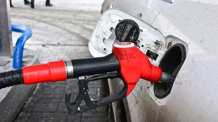 Цены на бензин и дизтопливо в Челябинске за первую неделю весны «оттаяли» почти на рубль