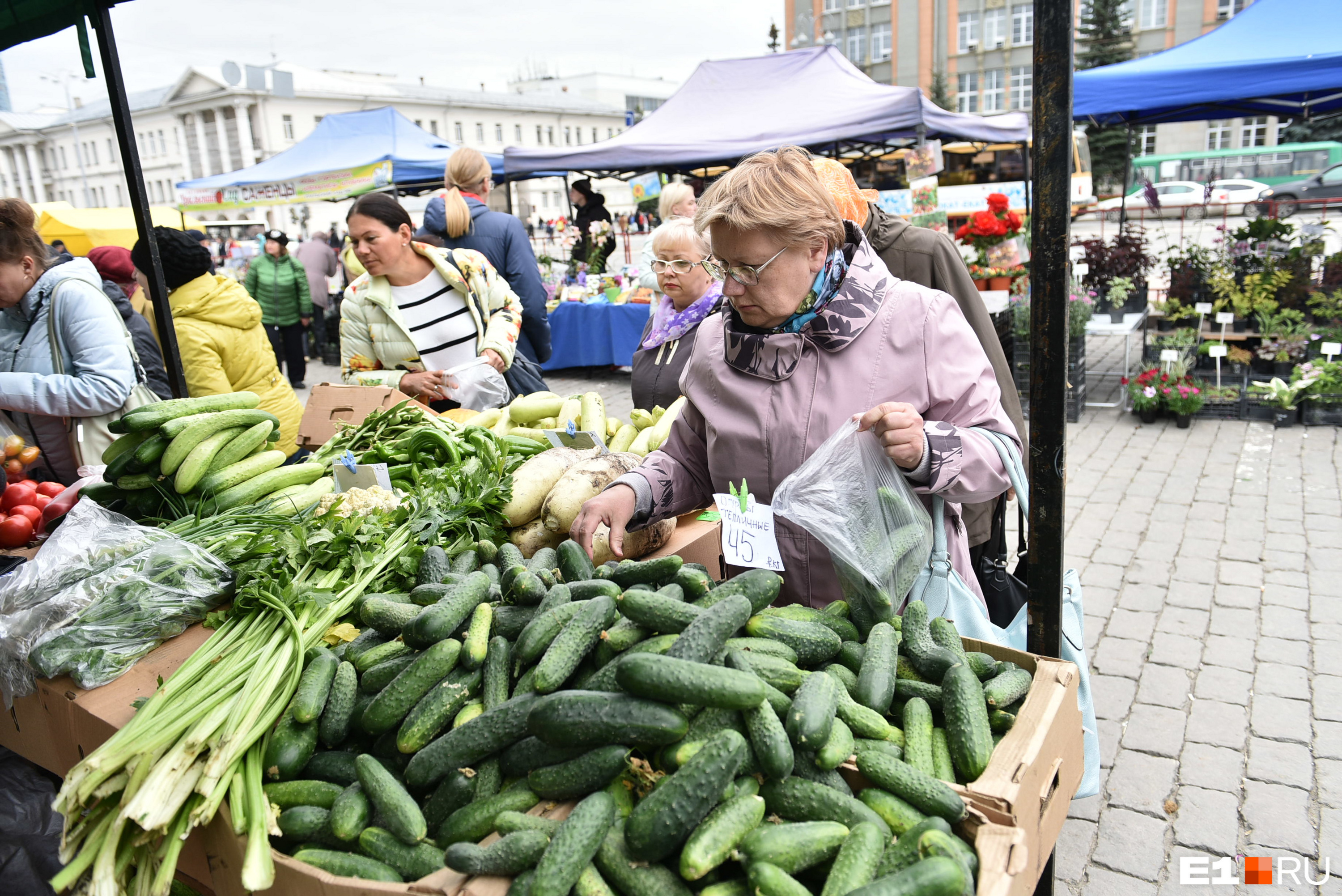 А вы покупаете овощи и фрукты на рынке или в магазинах?