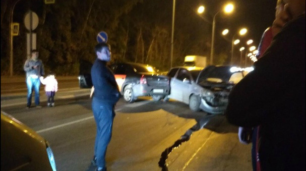 В Заельцовском районе столкнулись две легковушки — авария заблокировала движение