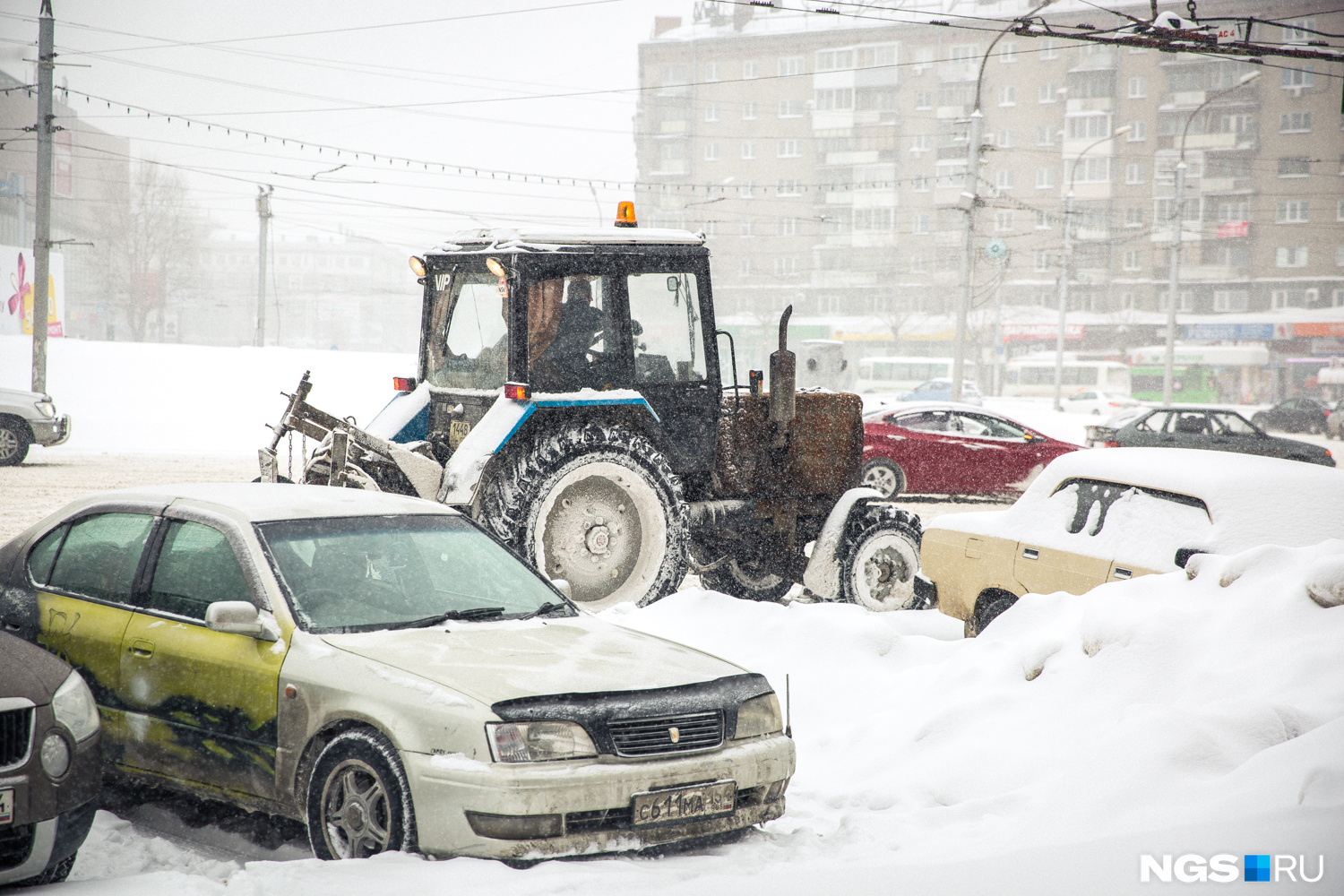 Городские службы пообещали <a href="https://ngs.ru/text/gorod/2018/09/25/65427161/" target="_blank" class="_">подготовиться к снегопадам</a> и снарядили к зиме 500 спецмашин и тепловое копьё