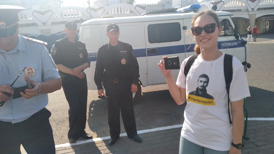 Саранские активисты в футболках с фотографией Антона Михальчука