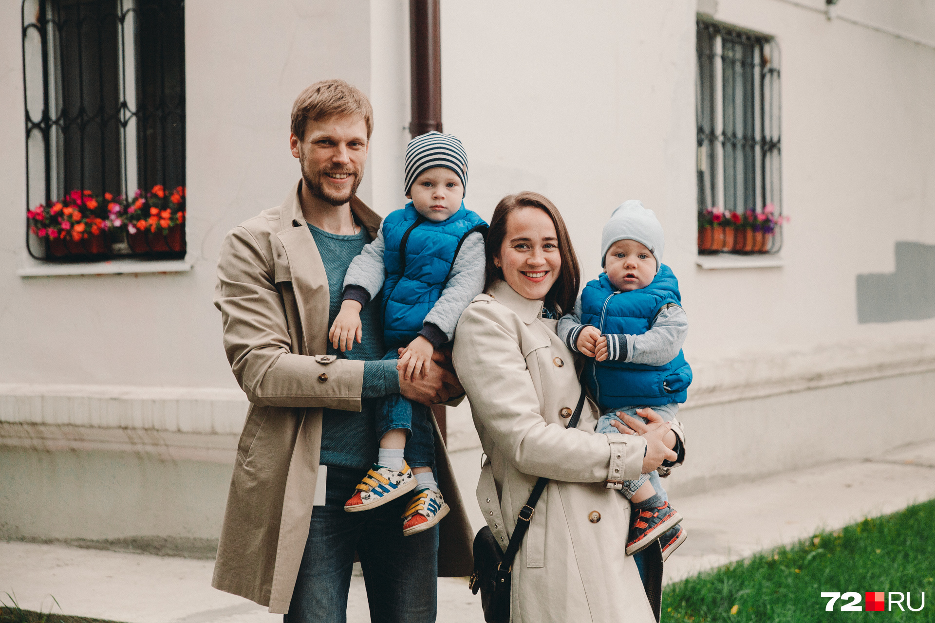 Молодые жители района: Виталий, Юлия и их дети Владимир и Григорий Ильиных