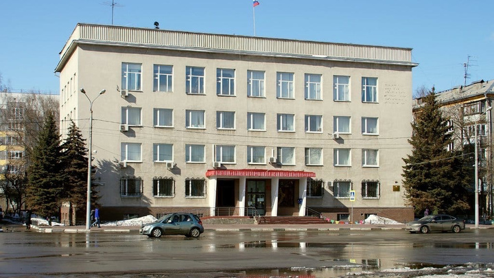 Администрацию Сормовского района ограбили: мужчина разбил окно и вынес технику