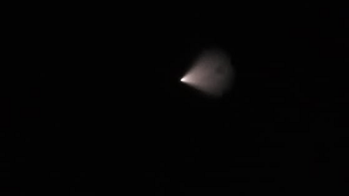 В небе над Свердловской областью заметили странный светящийся объект, который потом взорвался
