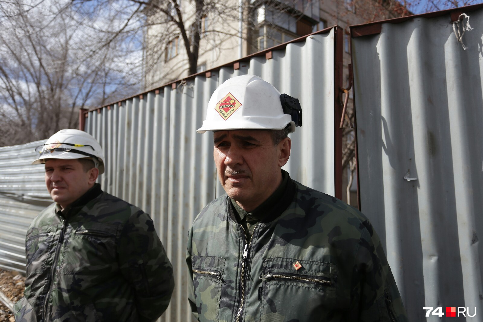 Юрий Овчаров, директор компании, которая занимается демонтажом на Карла Маркса, 164, доложил о ходе работ Юрий Овчаров, директор компании, которая занимается демонтажом на Карла Маркса, 164, доложил о ходе работ