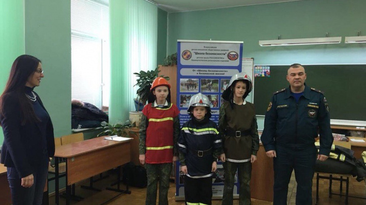 Уфимские школьники примерили форму пожарных