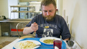 Засохшие макароны из ресторана и салат за 32 рубля: чем кормят ярославских чиновников и депутатов
