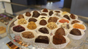 Сладкая гадость: Роспотребнадзор изъял 8 килограммов конфет из новосибирских новогодних наборов