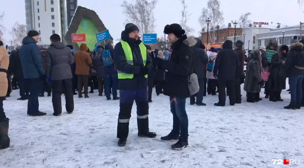 Представители «Диванных войск» контролировали ситуацию на первом митинге Представители «Диванных войск» контролировали ситуацию на первом митинге