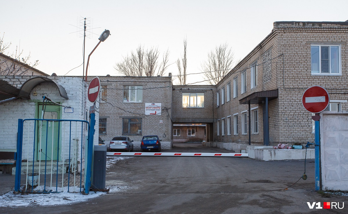 Сразу после нападения Сербиева с огнестрельным привезли в ЦРБ, сюда же доставили и раненых полицейских Сразу после нападения Сербиева с огнестрельным привезли в ЦРБ, сюда же доставили и раненых полицейских