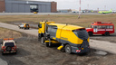Аэропорт Толмачёво приобрёл машины для уборки снега с взлётно-посадочной полосы