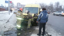Маршрутка въехала в КамАЗ со снегом недалеко от «МЕГИ»: в больницу попали семь пассажиров