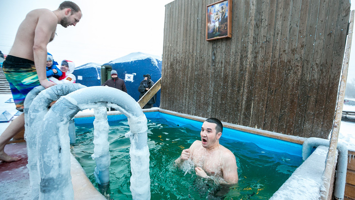 Где окунуться в Крещение: три места по всему Красноярску