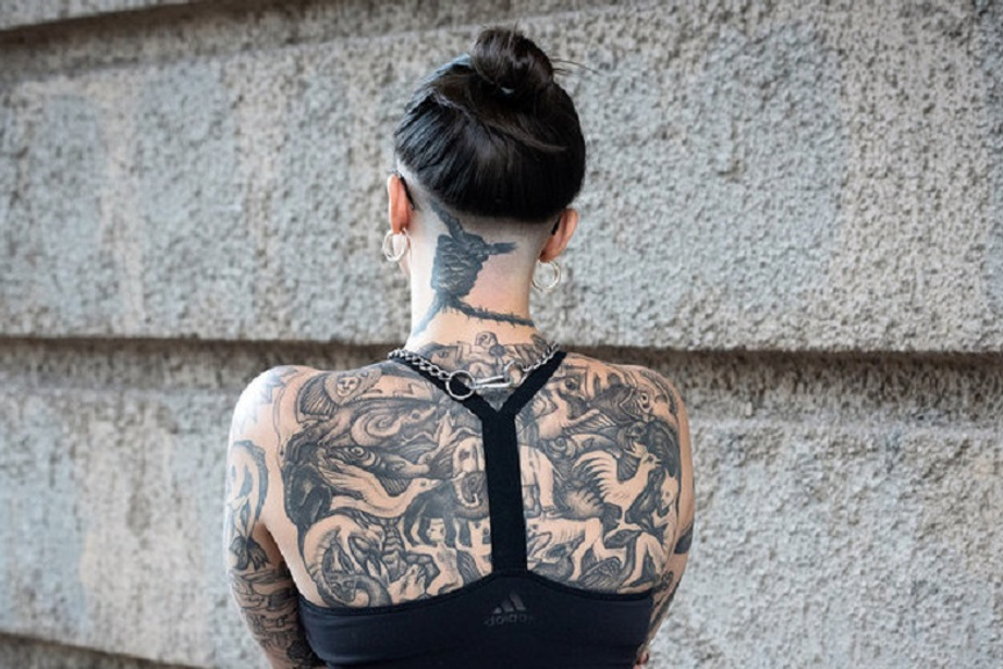 Сделать татуировку на спине