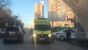 «Автомобилисты ездили по её вещам»: на улице Лесопарковой в Челябинске насмерть сбили женщину