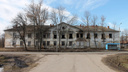 «Содержимое выгребных ям растекается по округе»: в Ярославле 12 лет не могут расселить аварийный дом