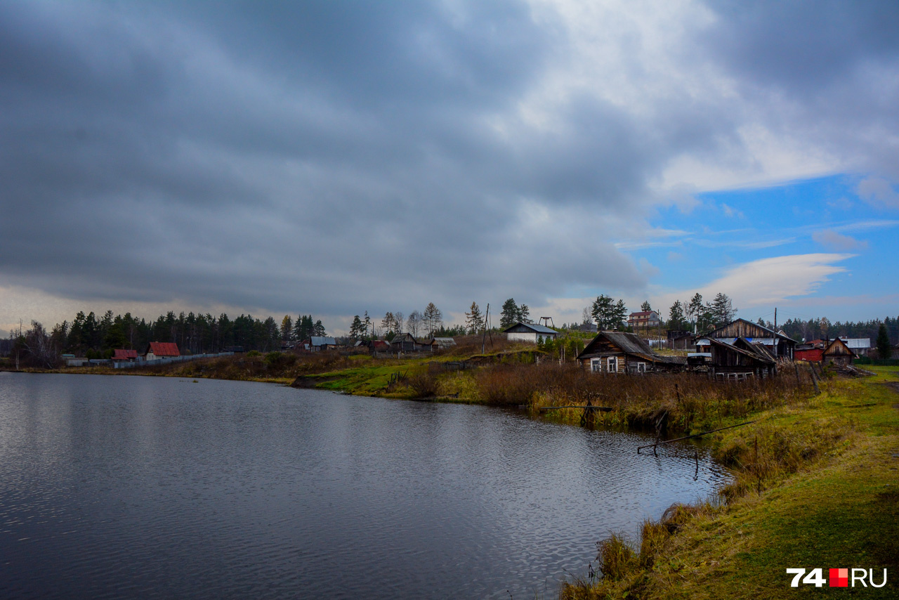 Озеро Плотинка и деревня-тёзка на его берегу