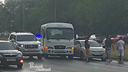 Тройной удар: в Ростове столкнулись две машины и маршрутка