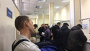 «Стоят аж на улице»: нижегородские водители атакуют медцентры, чтобы оформить справки до подорожания