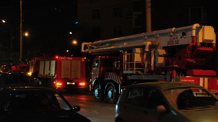 В Екатеринбурге из-за короткого замыкания загорелось здание областной психиатрической больницы
