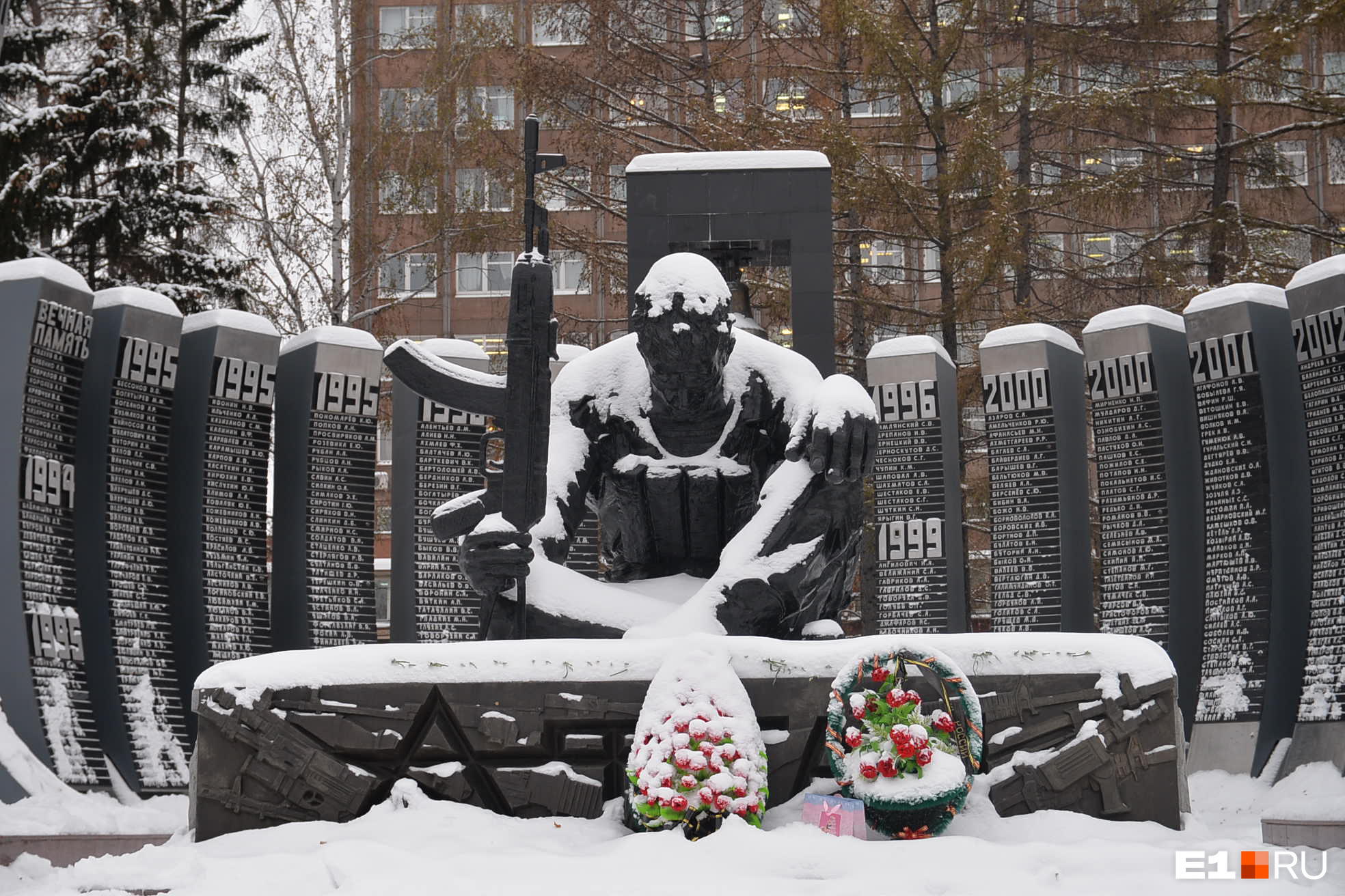 Екатеринбург афганцы. Мемориал черный тюльпан Екатеринбург. Памятник афганцам в Екатеринбурге. Мемориал афганцам черный тюльпан Екатеринбург. Памятник воинам интернационалистам Салават.