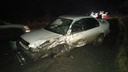 «Тойота» и «Ниссан» потеряли колёса в лобовом столкновении недалеко от Пашино
