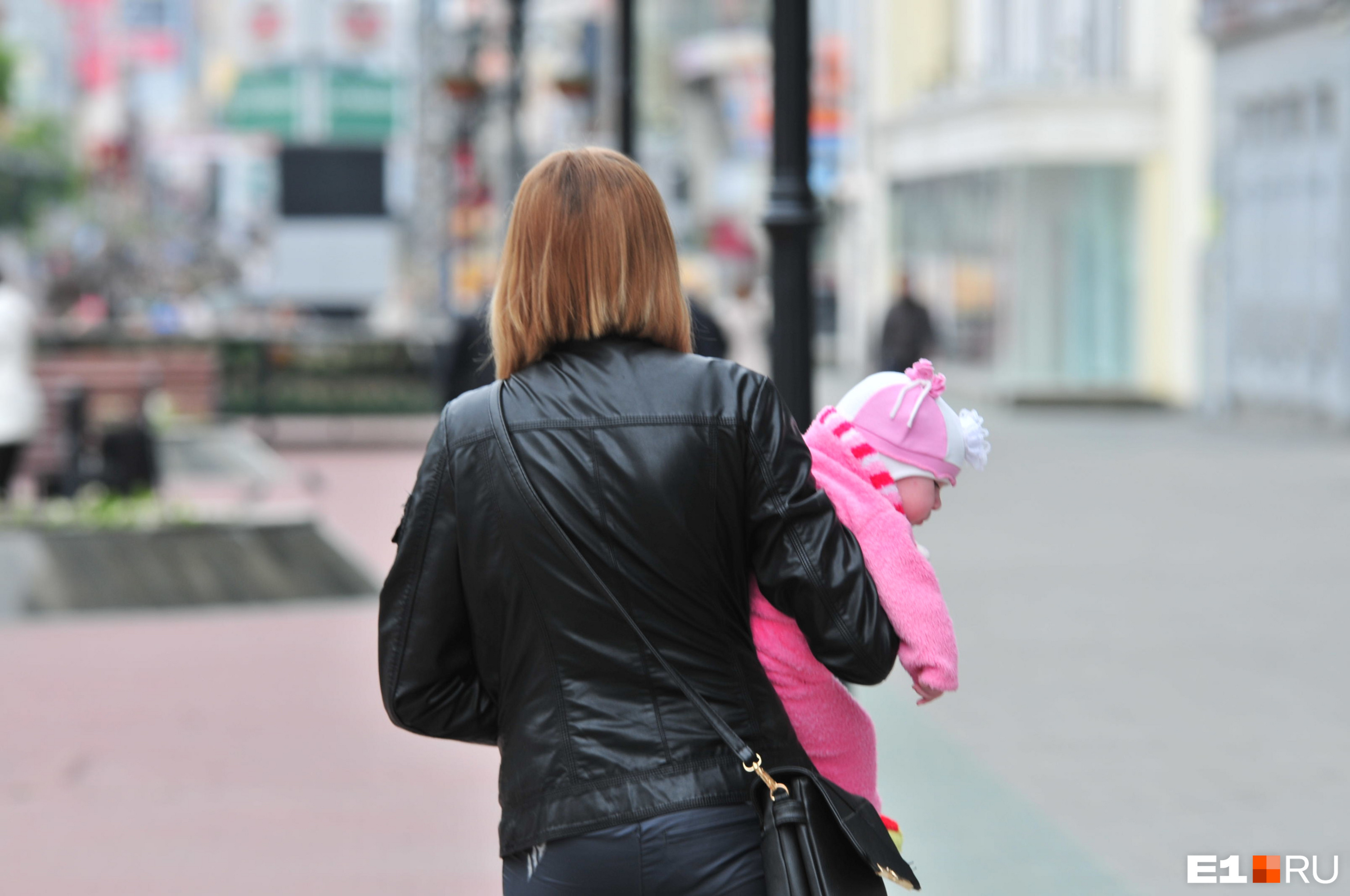 Полиция пришла. Грипп в москве сейчас. Девочки из приюта. Мать выбросилась из окна с детьми. Девочек которых забирают из.