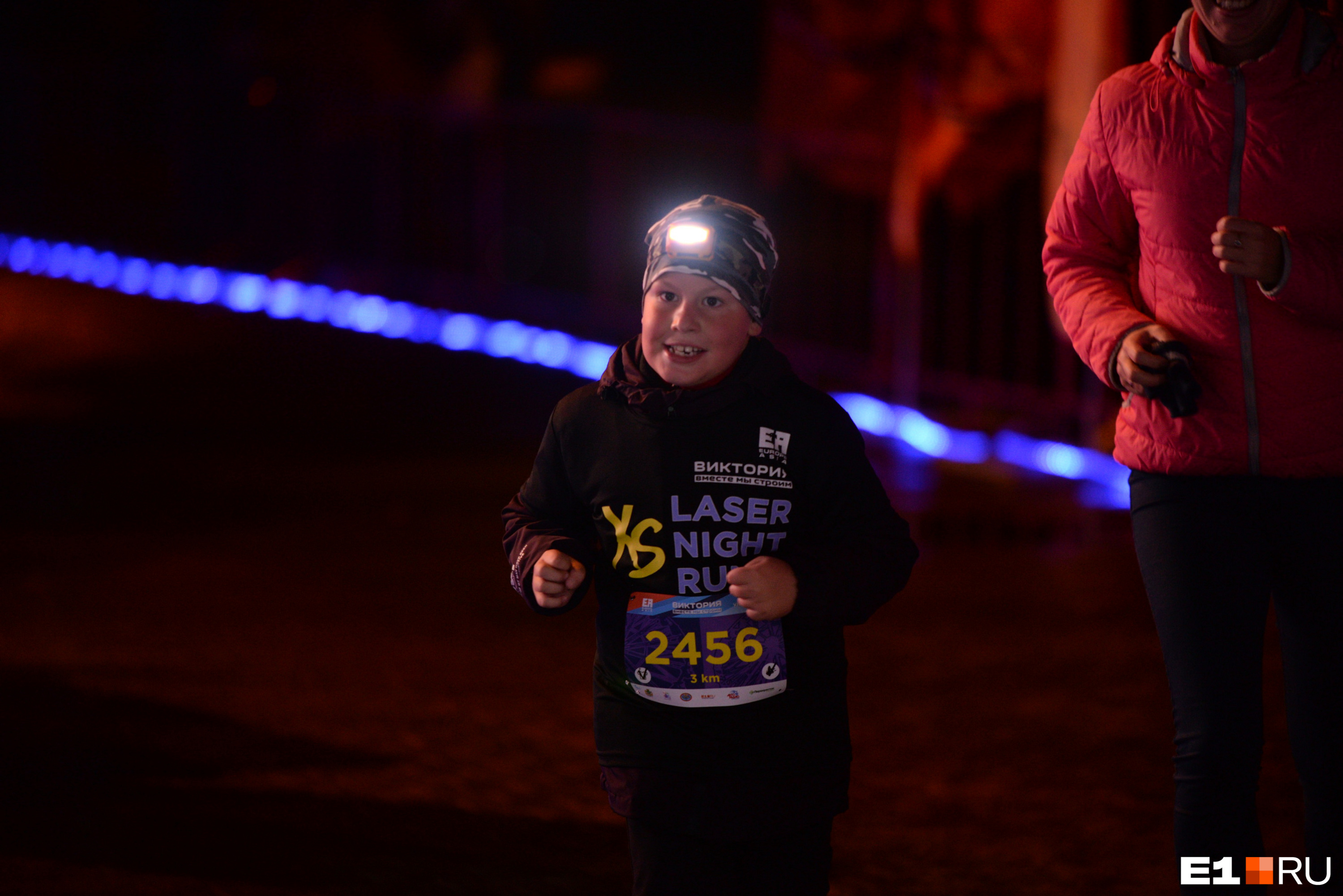 Ночной забег "laser night run". Ночной забег "laser night run". Ночной бег екатеринбург. Ночной забег "laser night run". Забег в европе.