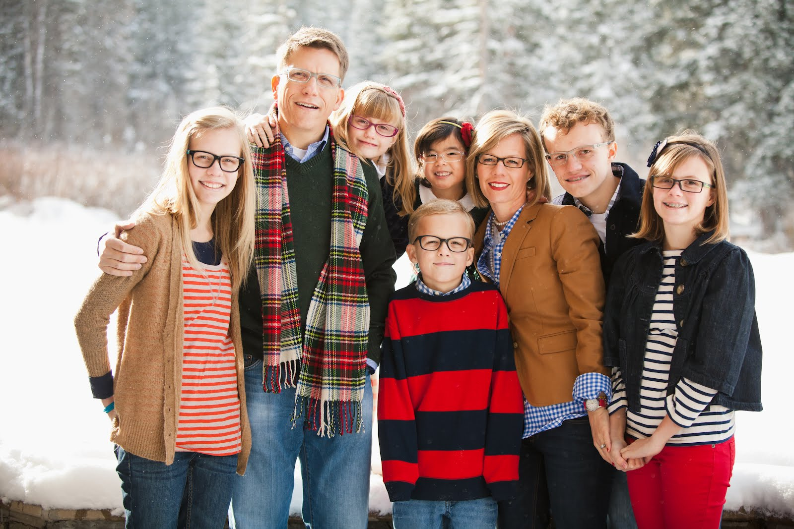 Семья в очках. Семья в очках для зрения. Семейная фотосессия в очках. Всей семьей.