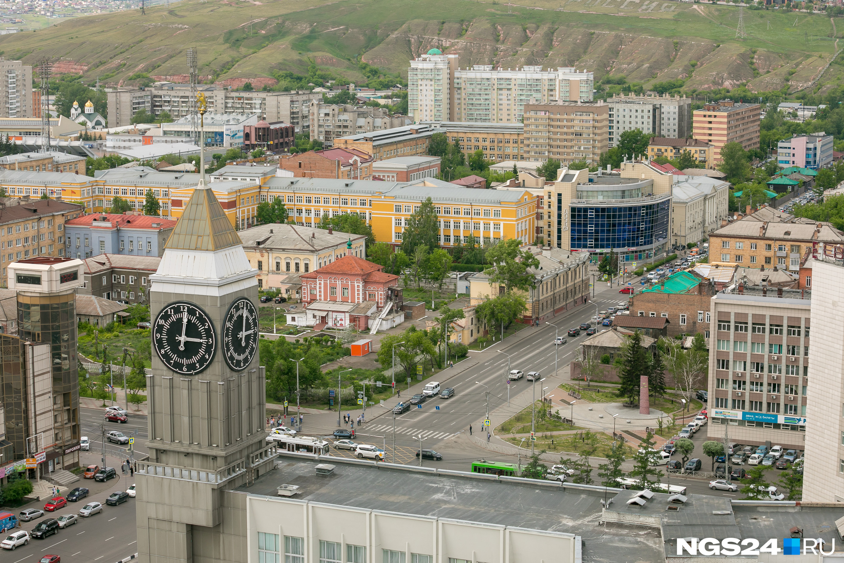 Отсюда отлично просматриваются Енисей и центр города Отсюда отлично просматриваются Енисей и центр города