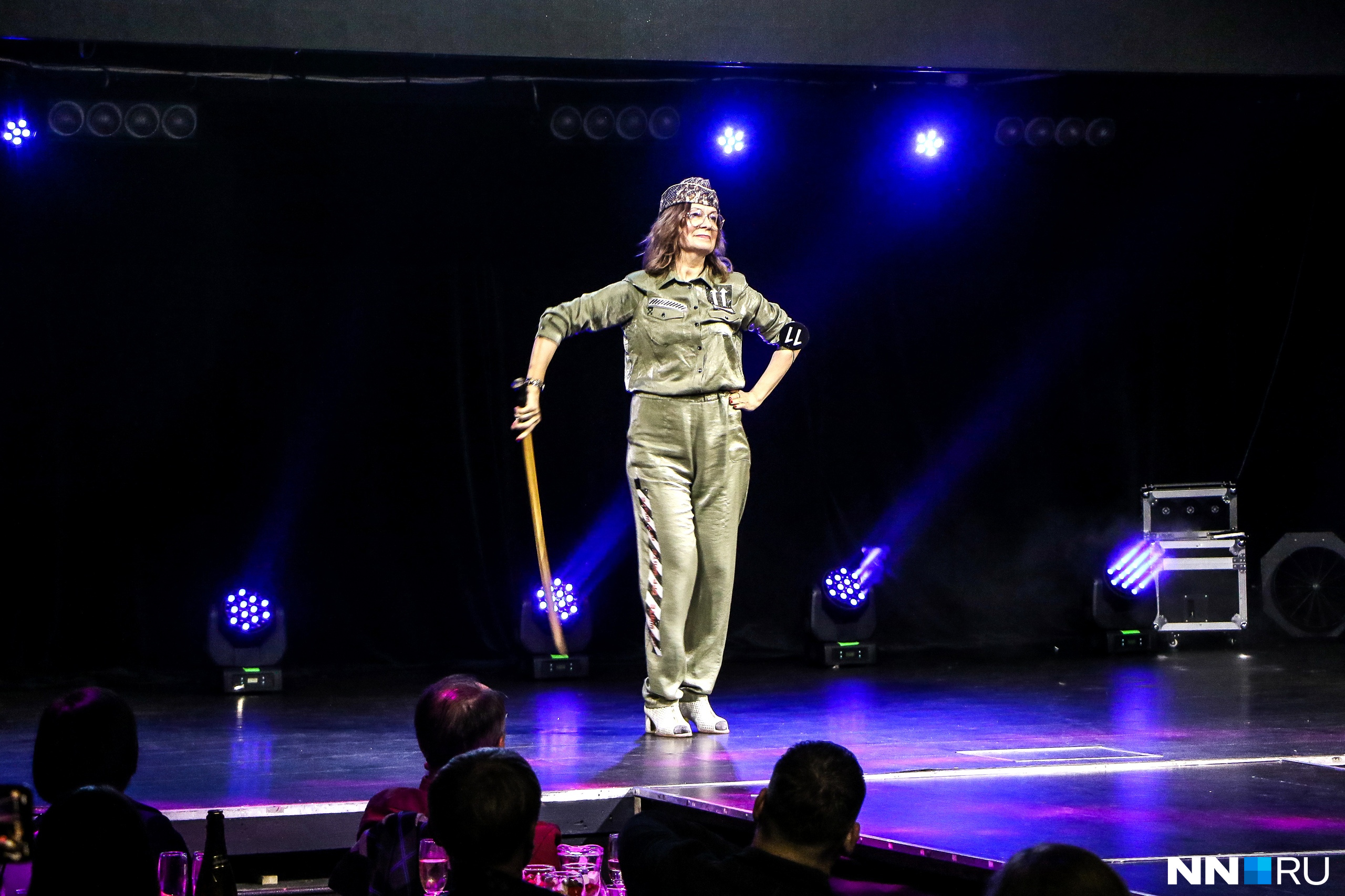 Кое-кто даже саблей вооружился Кое-кто даже саблей вооружился