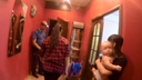 Не могла выйти из ванной: спасатели вскрыли дверь в квартиру, чтобы освободить маму с младенцем