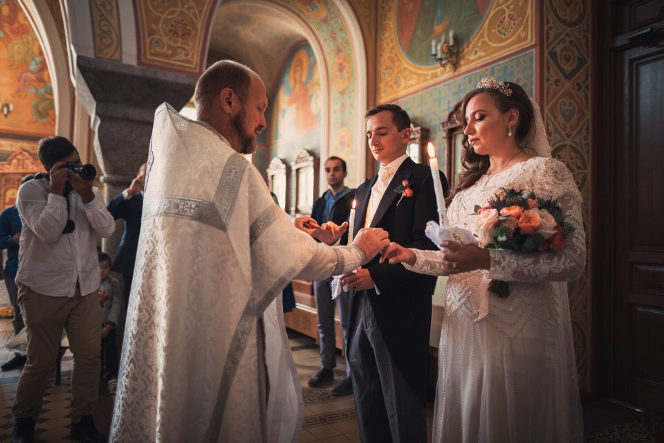 Бывший муж церковь. Венчание в храме Красноярск. Обвенчался. Супруги в храме.