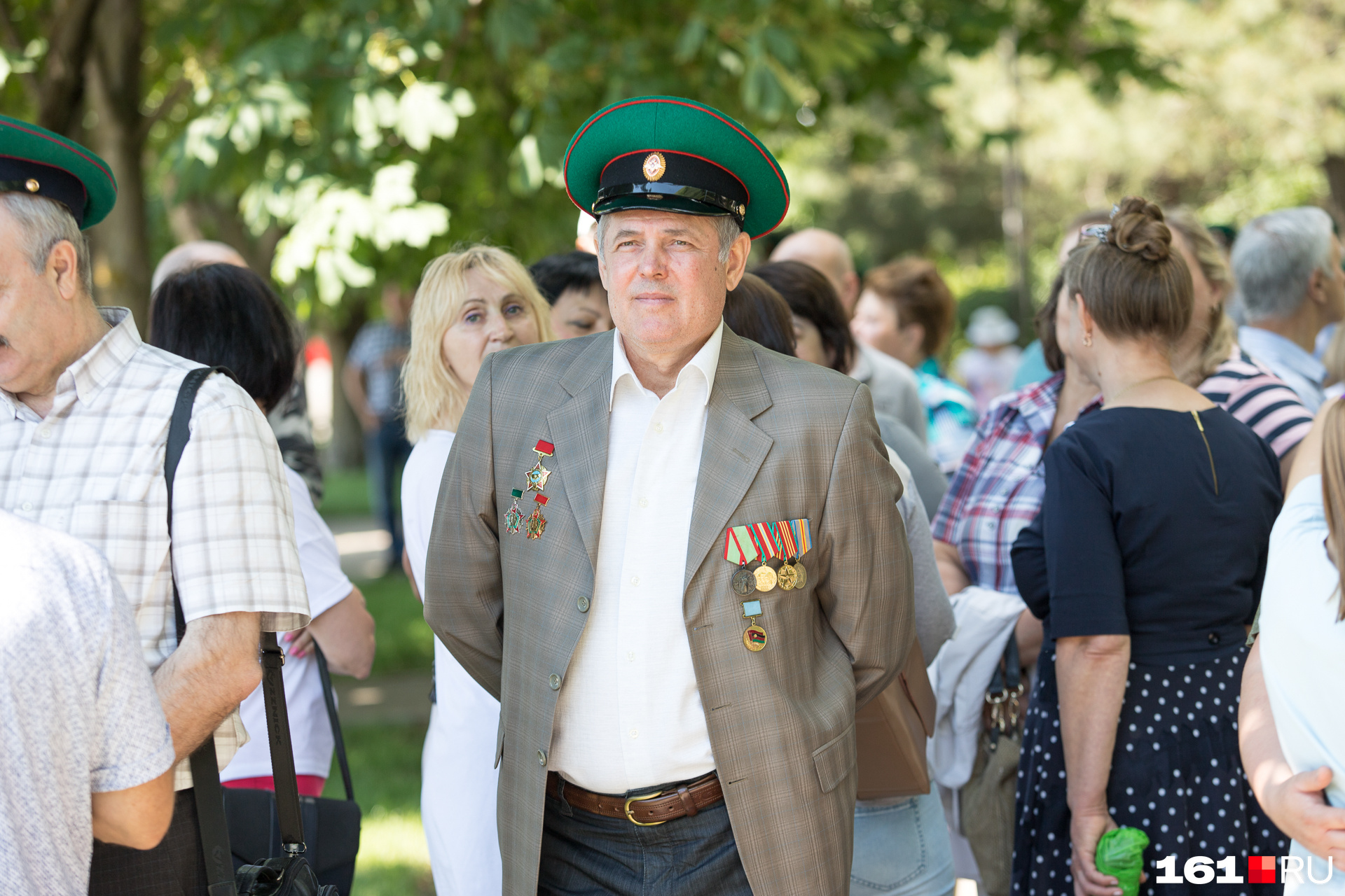 Пограничники поздравили ветеранов, встретились с разными поколениями и торжественно отметили 101-ю годовщину 