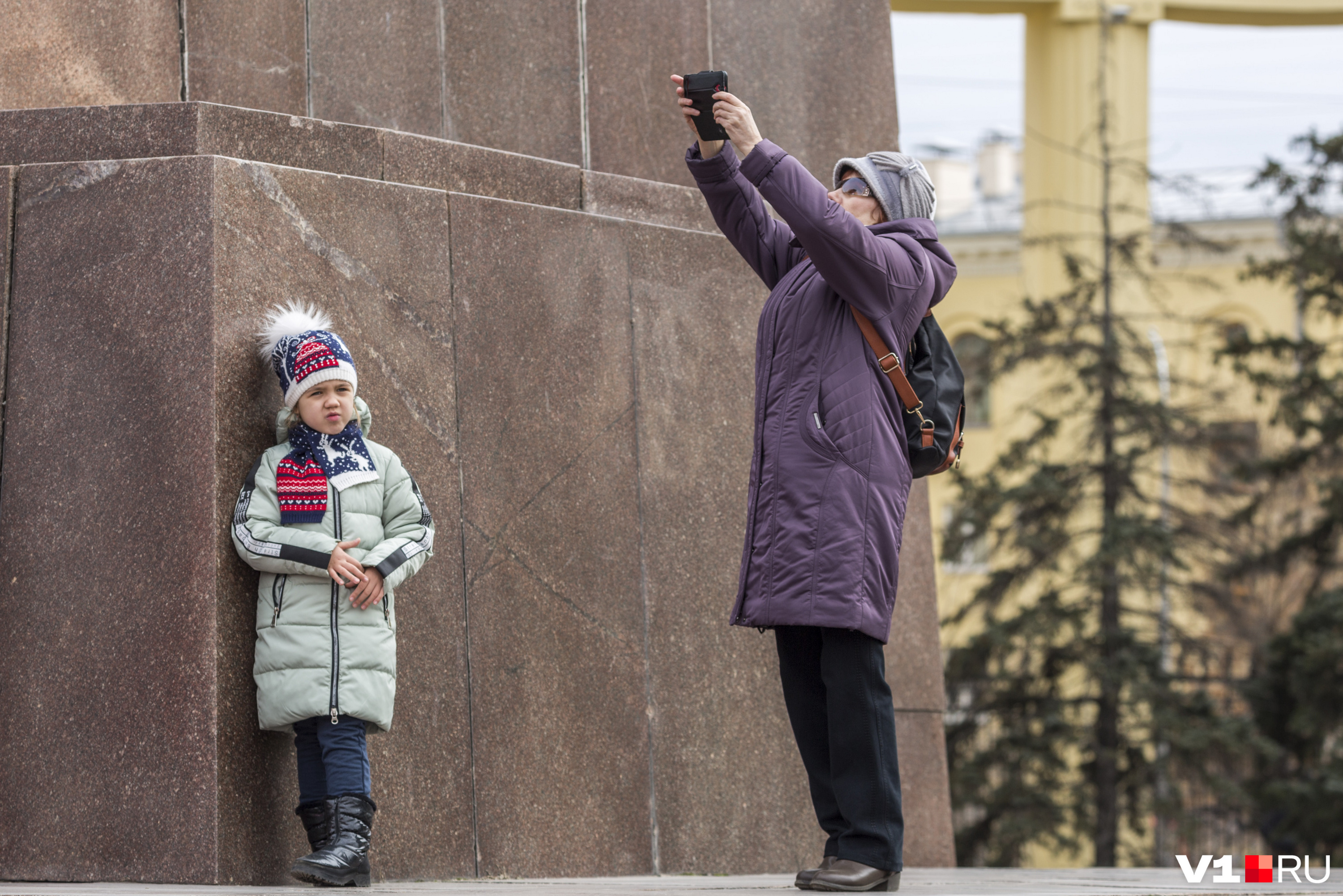 Можно сфотографировать митинг и продолжить прогулку с ребенком Можно сфотографировать митинг и продолжить прогулку с ребенком