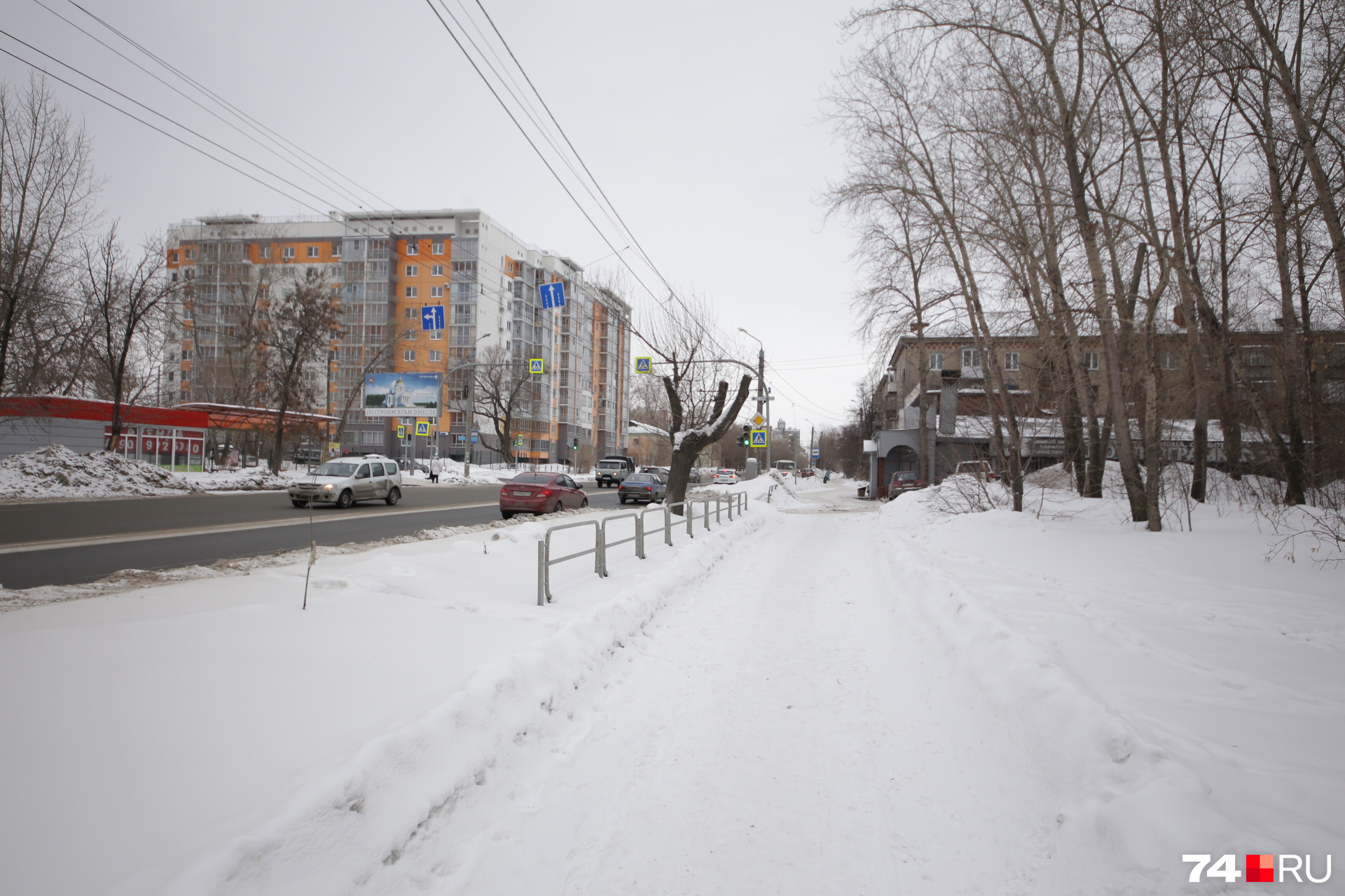 Улица Новороссийская всегда была одной из самых оживлённых в районе