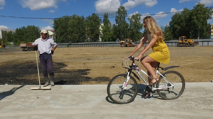 Фонари, велодорожка и свежий асфальт: летаем над новым участком улицы Татищева за день до открытия