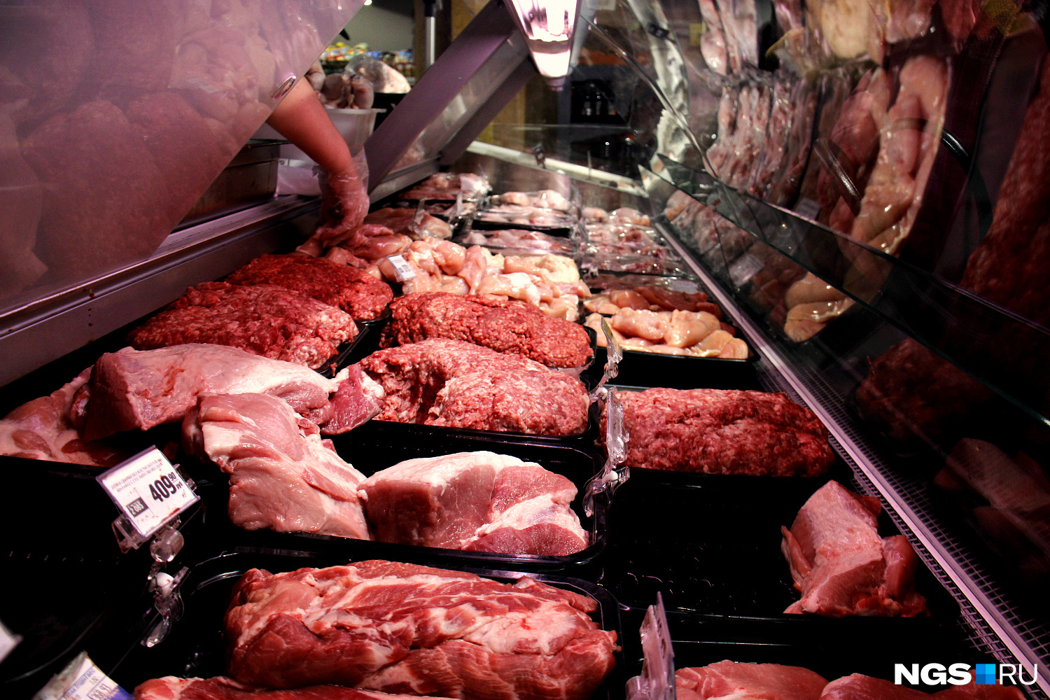 Ажиотаж среди покупателей вызвали скидки на мясо и курицу