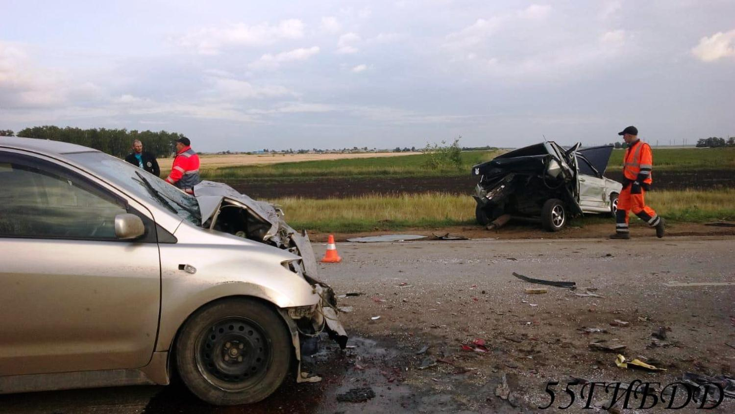 Несмотря на серьёзные повреждения авто, водитель ВАЗа не пострадал