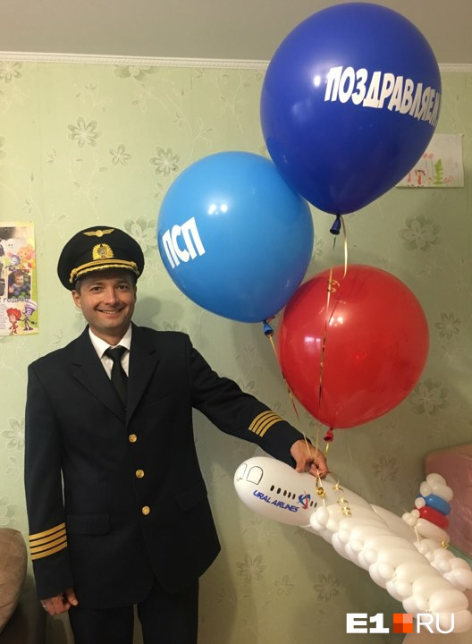 Дамир после первого полета в качестве капитана Дамир после первого полета в качестве капитана