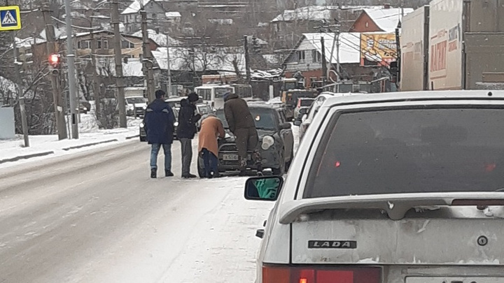 На Урале ожидается мокрый снег и гололед: ГИБДД попросила водителей-новичков не садиться за руль