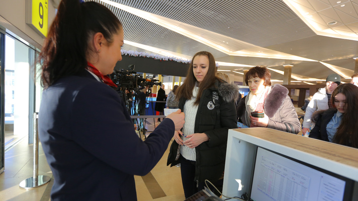 В аэропорту Красноярска усилили контроль из-за китайского коронавируса. От него умерли уже девять человек
