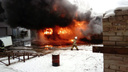 «Взрывались бочки!»: в Тольятти 95 человек тушили крупный пожар на производственном складе