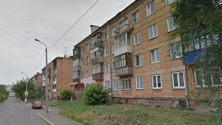 Мэрию Красноярска через суд заставляют спасти жителей 2 домов от автомобильных выбросов