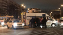 При столкновении автовоза и маршрутки на Московском шоссе пострадали четверо