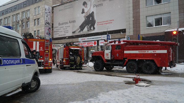 На пожаре в пермском бизнес-центре пострадали шесть человек