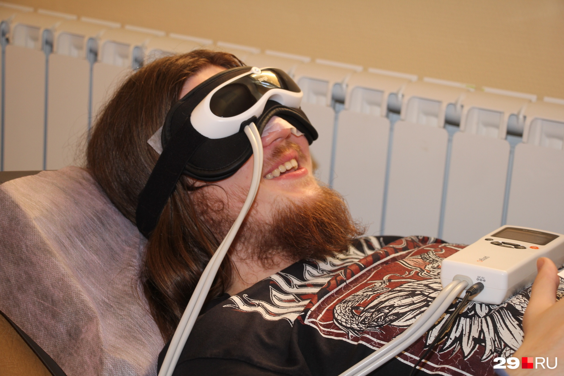 Нет, это не VR-очки. Это массаж-очки
