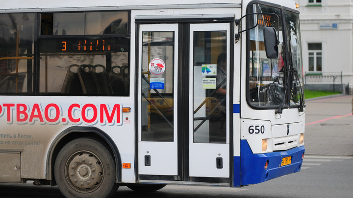 В родительский день до кладбищ Екатеринбурга пустят дополнительные автобусы