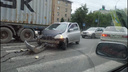 В Заельцовском районе столкнулись такси и иномарка — оба автомобиля получили повреждения